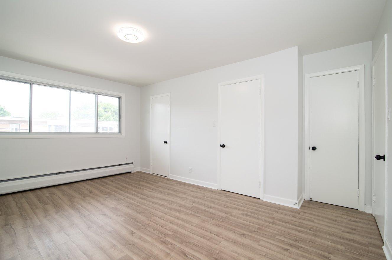 









5780


Av. Fairside

,
Côte-Saint-Luc,




QC
H4N2A7

