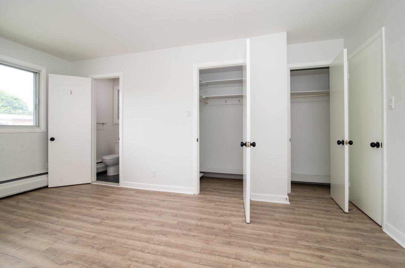 









5780


Av. Fairside

,
Côte-Saint-Luc,




QC
H4N2A7

