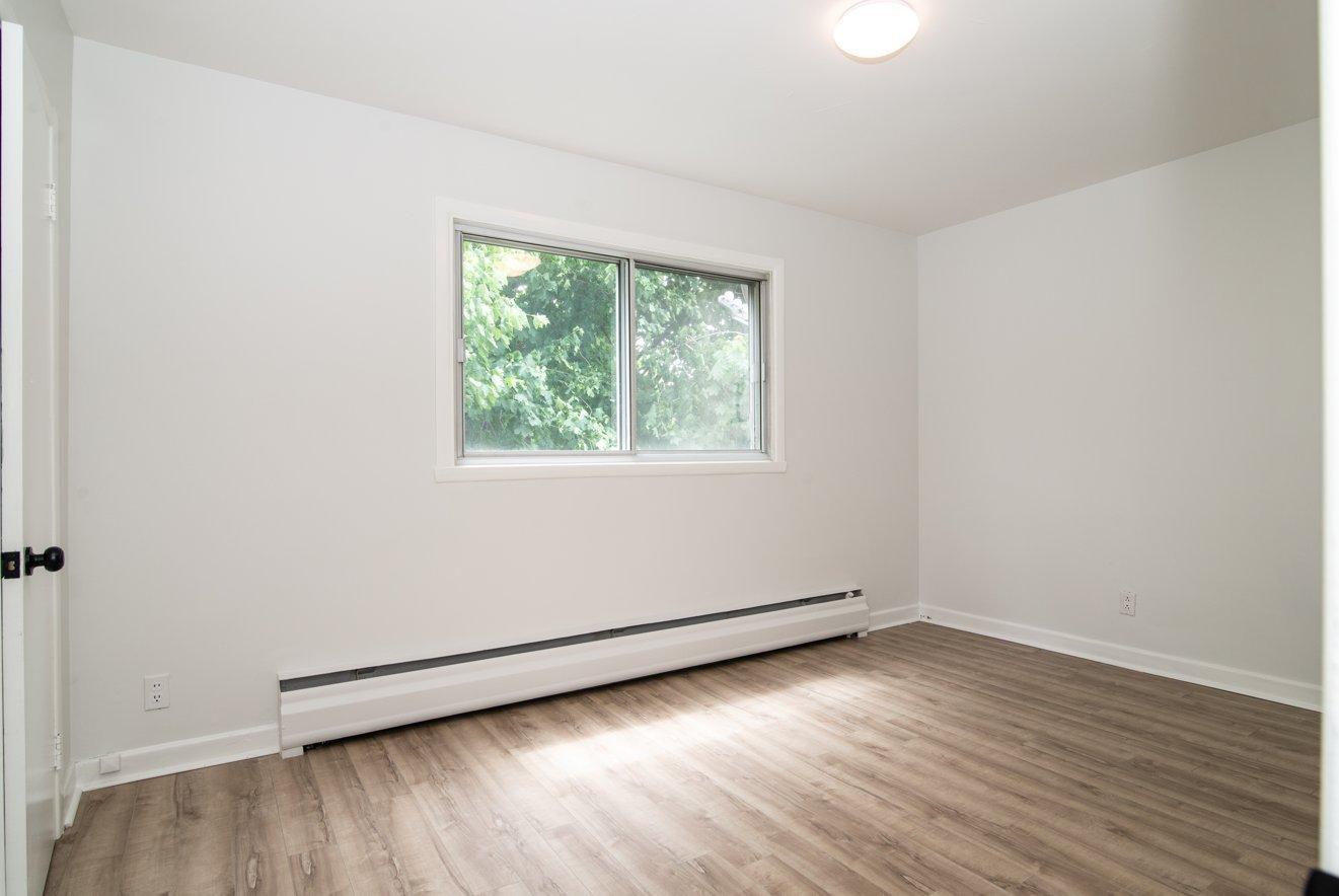 









5780


Av. Fairside

,
Côte-Saint-Luc,




QC
H4N2A7


