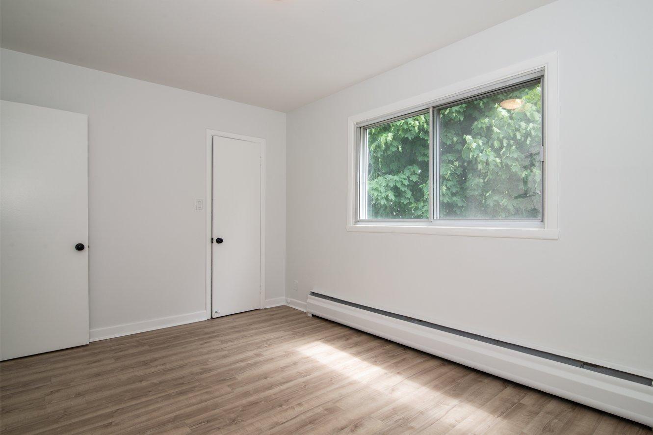 









5780


Av. Fairside

,
Côte-Saint-Luc,




QC
H4N2A7

