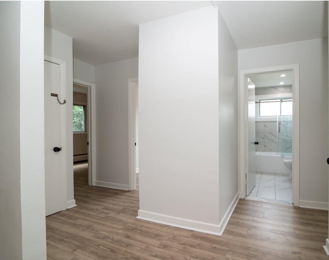 









5780


Av. Fairside

,
Côte-Saint-Luc,




QC
H4N2A7

