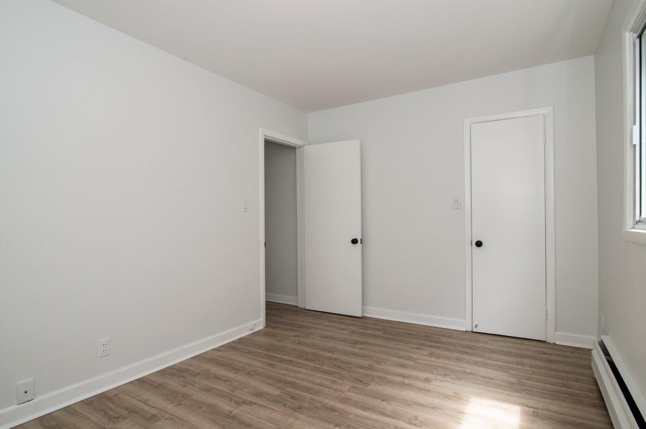 









5780


Av. Fairside

,
Côte-Saint-Luc,




QC
H4N2A7

