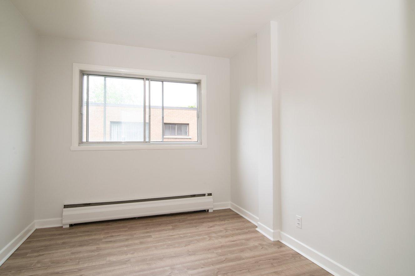 









5780


Av. Fairside

,
Côte-Saint-Luc,




QC
H4N2A7

