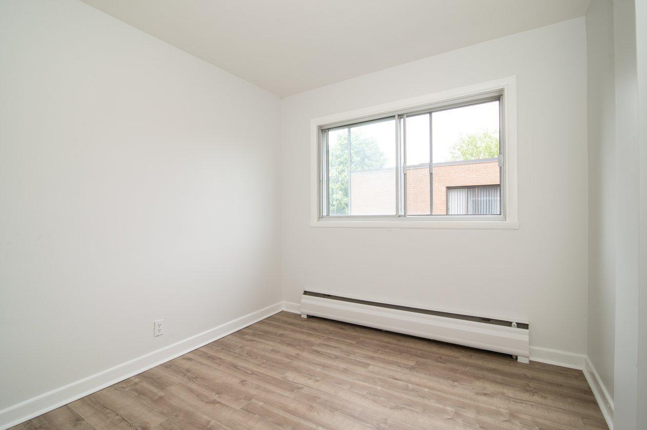 









5780


Av. Fairside

,
Côte-Saint-Luc,




QC
H4N2A7

