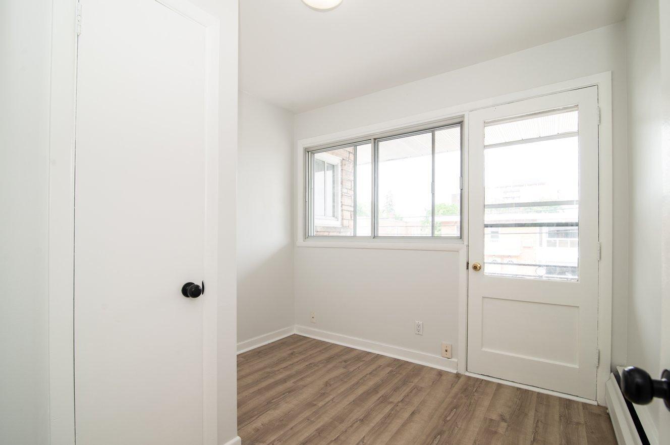 









5780


Av. Fairside

,
Côte-Saint-Luc,




QC
H4N2A7

