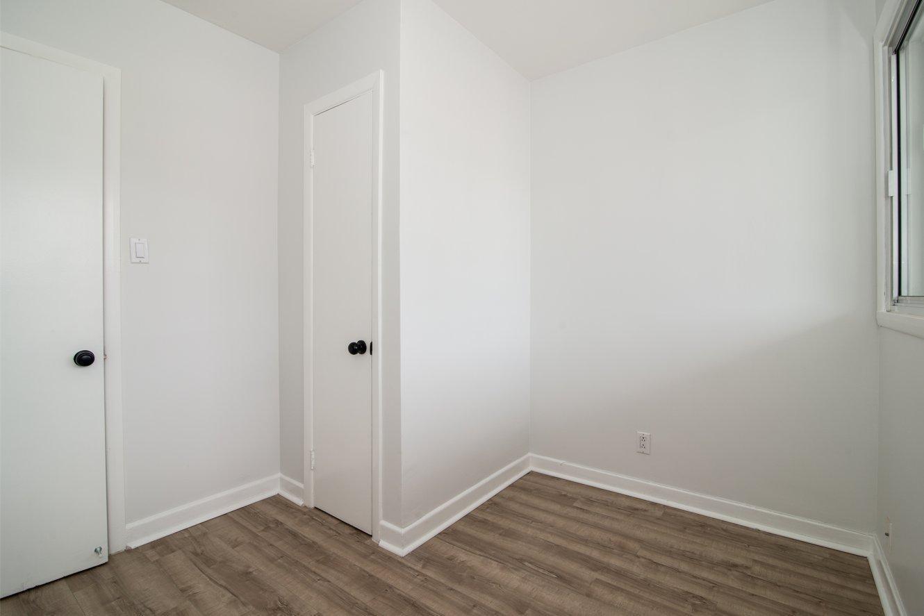 









5780


Av. Fairside

,
Côte-Saint-Luc,




QC
H4N2A7

