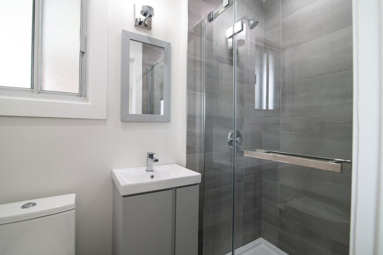 









5780


Av. Fairside

,
Côte-Saint-Luc,




QC
H4N2A7

