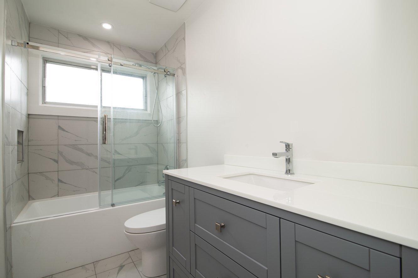 









5780


Av. Fairside

,
Côte-Saint-Luc,




QC
H4N2A7

