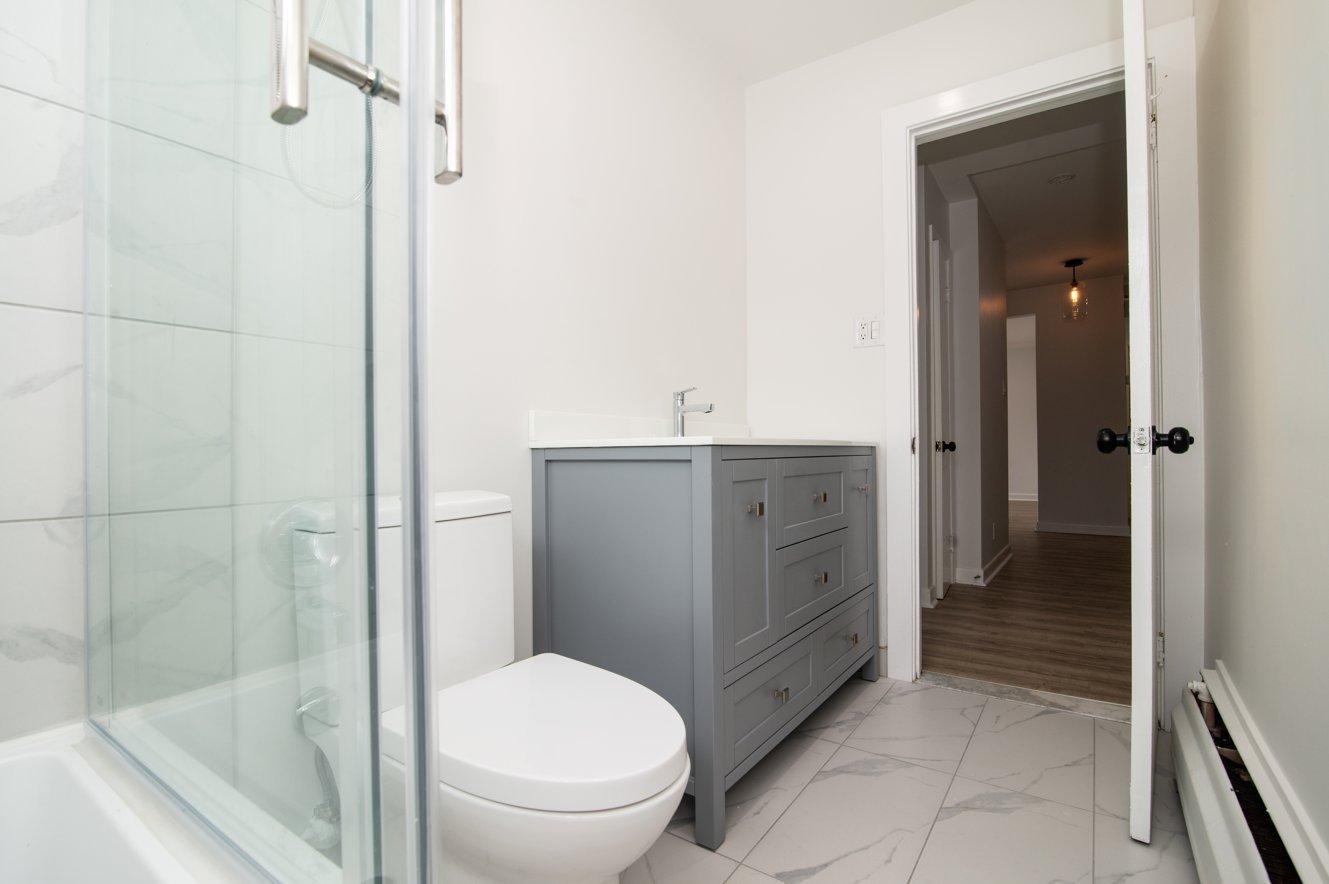









5780


Av. Fairside

,
Côte-Saint-Luc,




QC
H4N2A7

