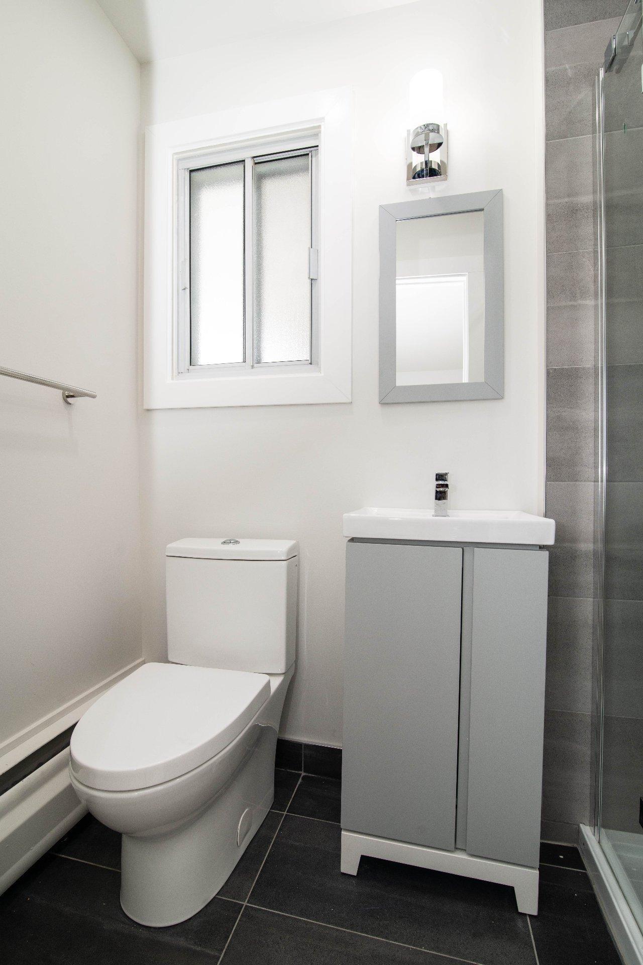 









5780


Av. Fairside

,
Côte-Saint-Luc,




QC
H4N2A7


