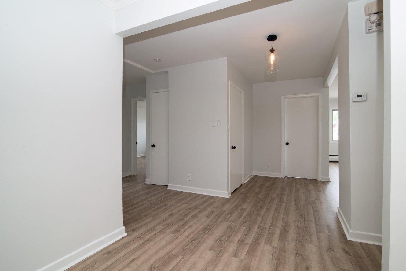 









5780


Av. Fairside

,
Côte-Saint-Luc,




QC
H4N2A7


