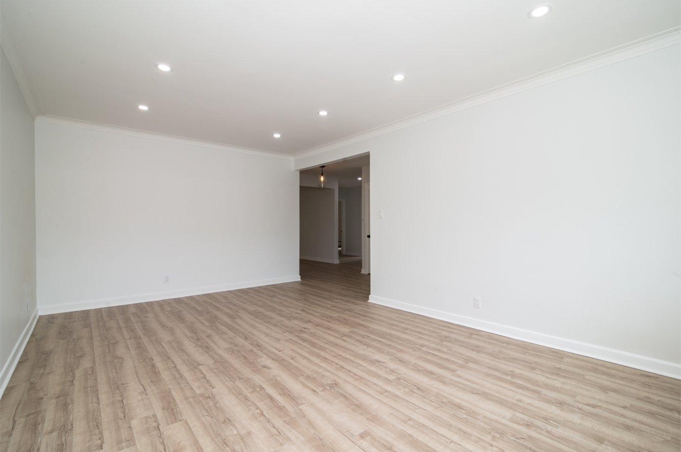 









5780


Av. Fairside

,
Côte-Saint-Luc,




QC
H4N2A7

