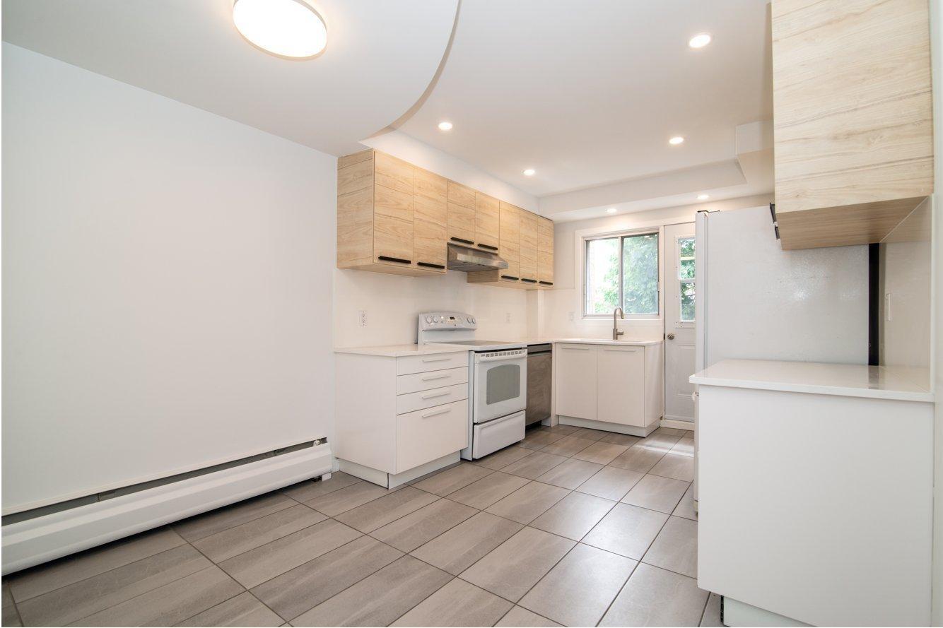 









5780


Av. Fairside

,
Côte-Saint-Luc,




QC
H4N2A7

