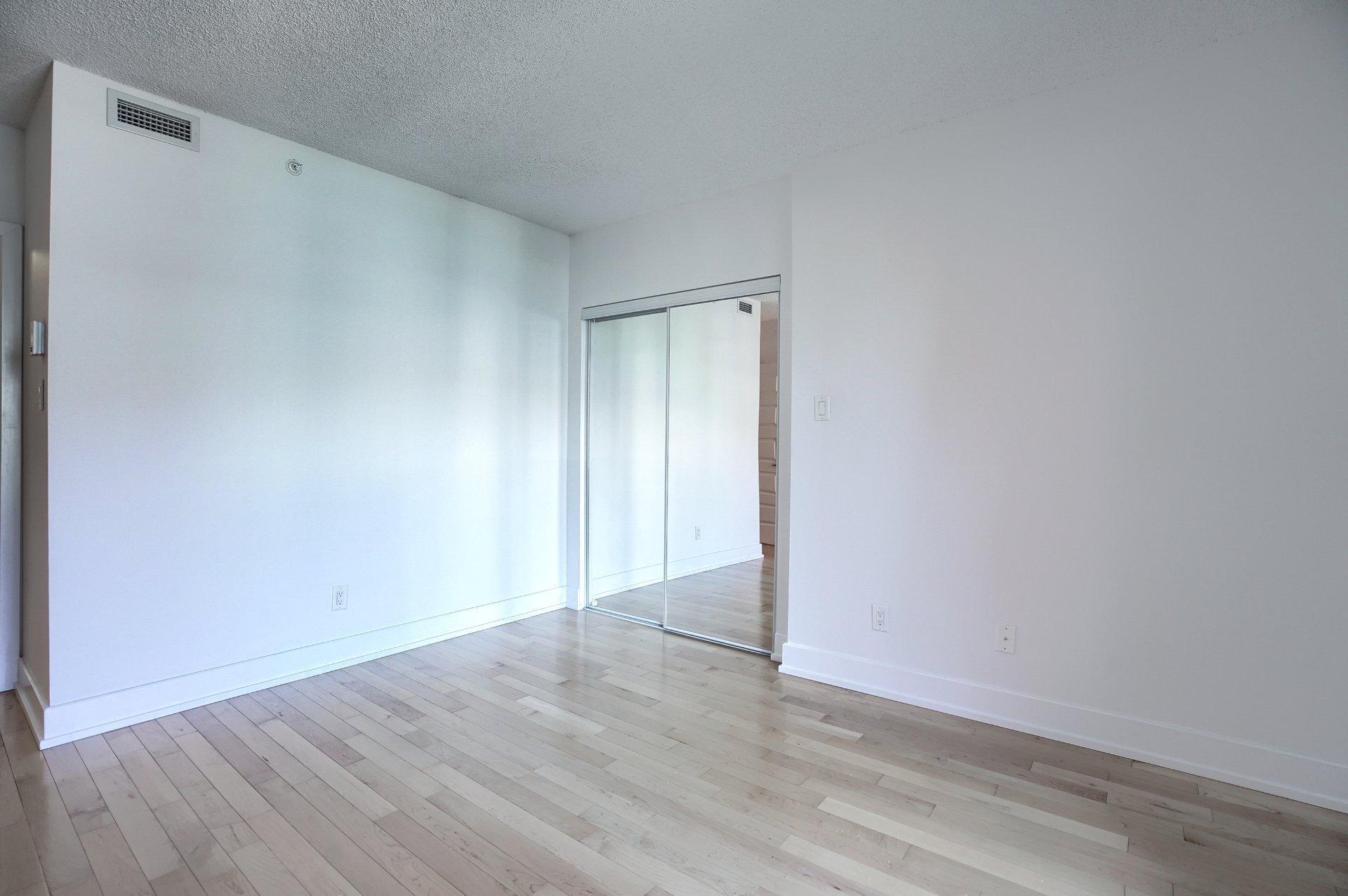 









375


Boul. Décarie

, 206,
Montréal (Saint-Laurent),




QC
H4L0B4

