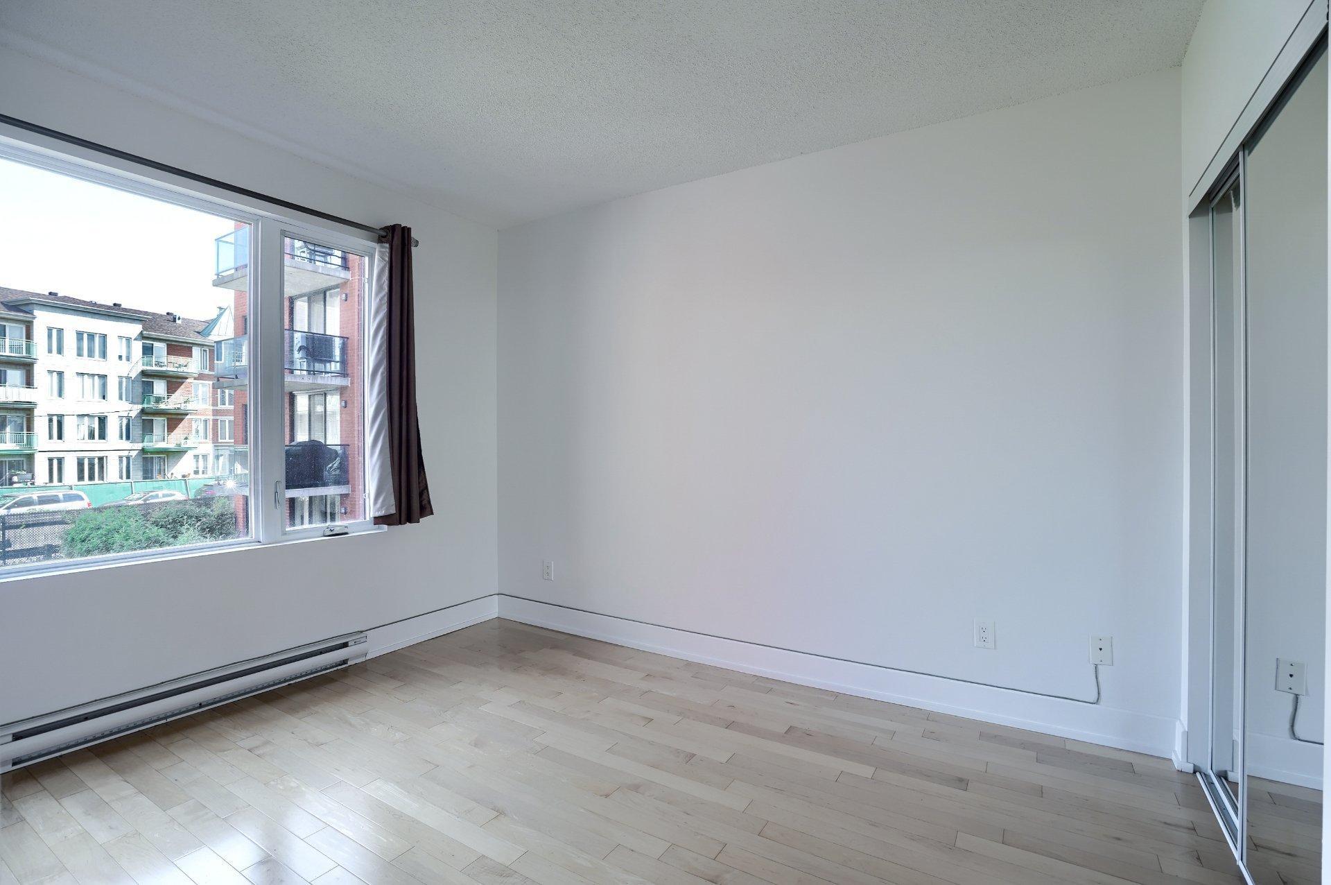 









375


Boul. Décarie

, 206,
Montréal (Saint-Laurent),




QC
H4L0B4

