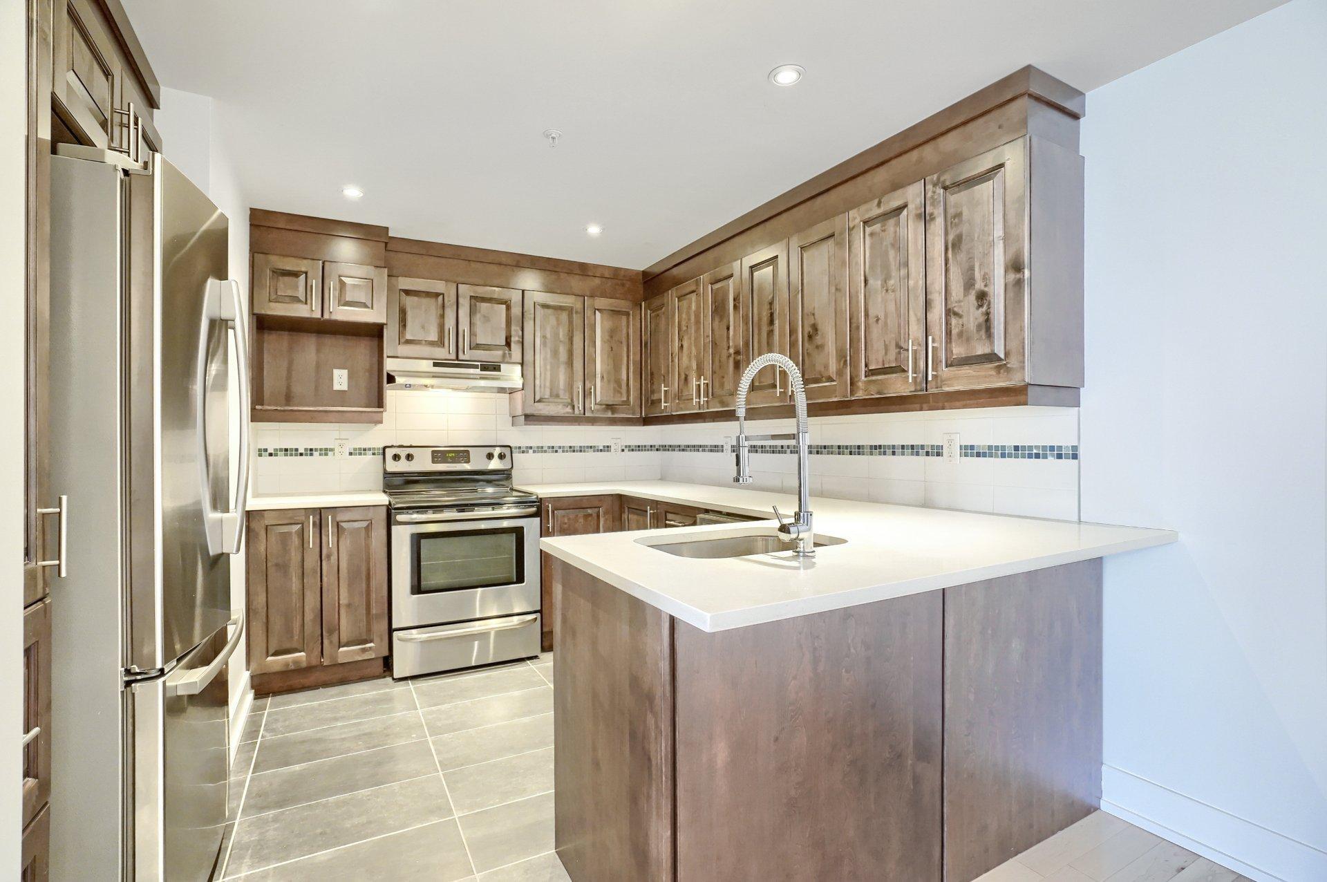 









375


Boul. Décarie

, 206,
Montréal (Saint-Laurent),




QC
H4L0B4

