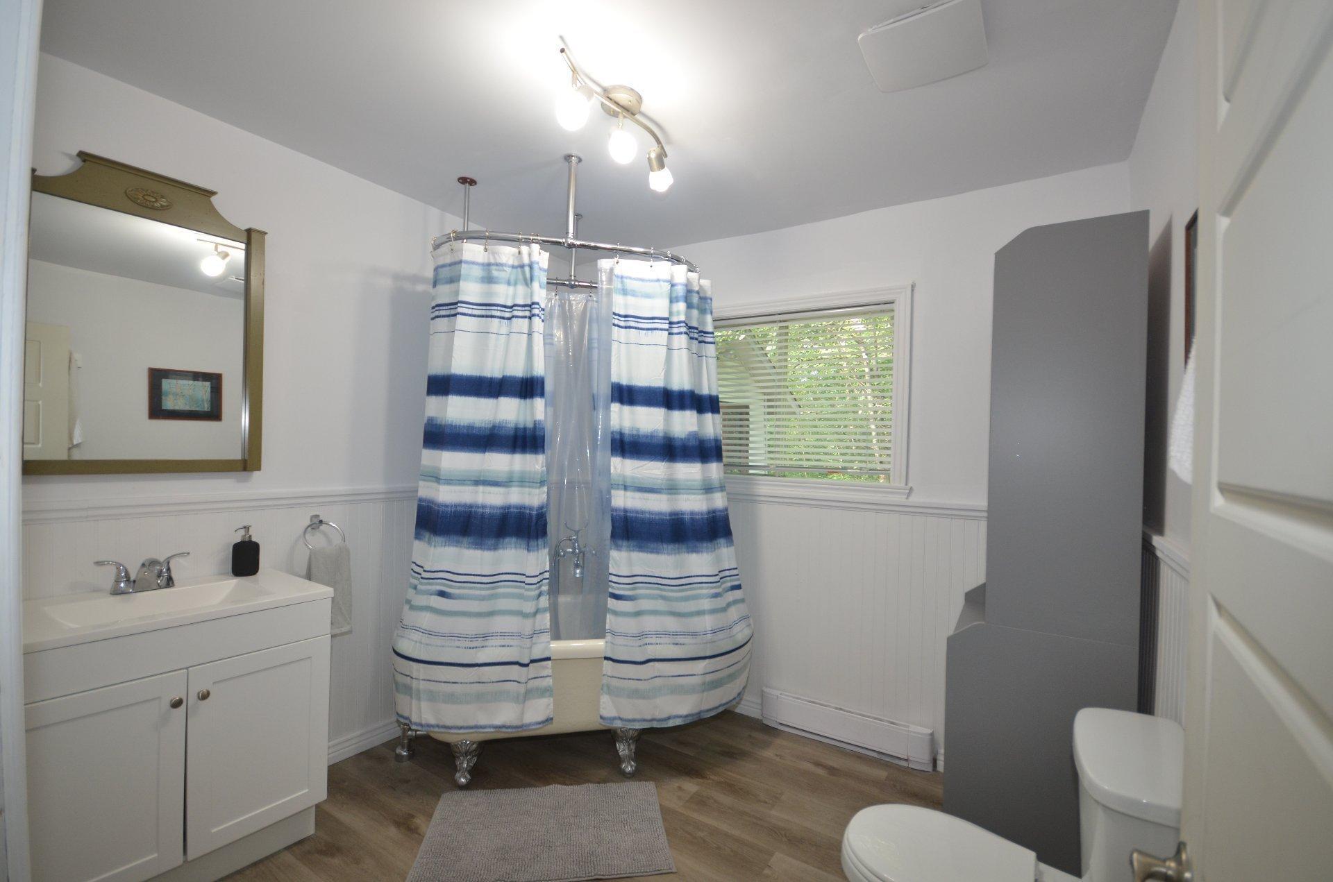









1345


Rue St-Roch

,
Mont-Tremblant,




QC
J8E2Y9

