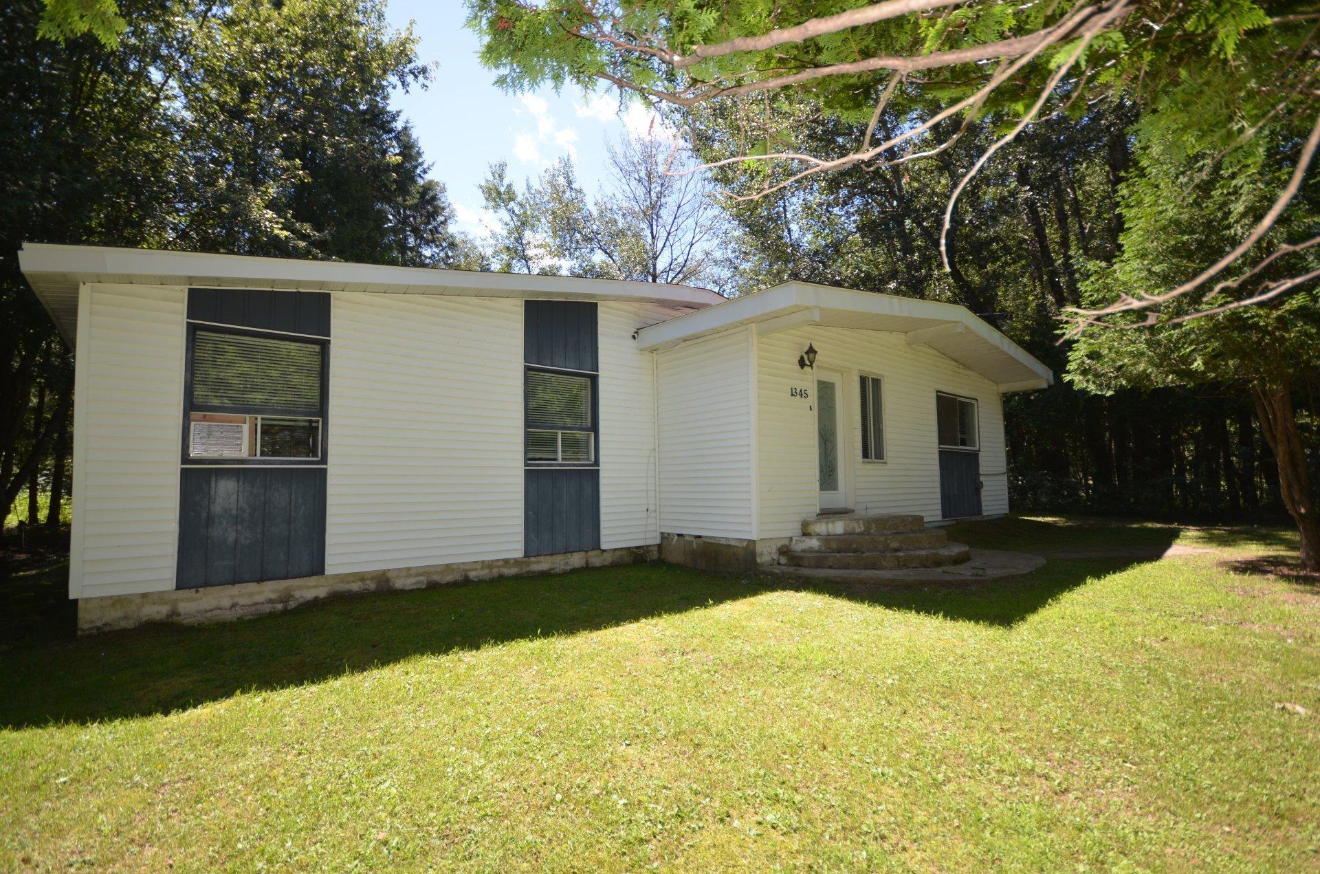 









1345


Rue St-Roch

,
Mont-Tremblant,




QC
J8E2Y9

