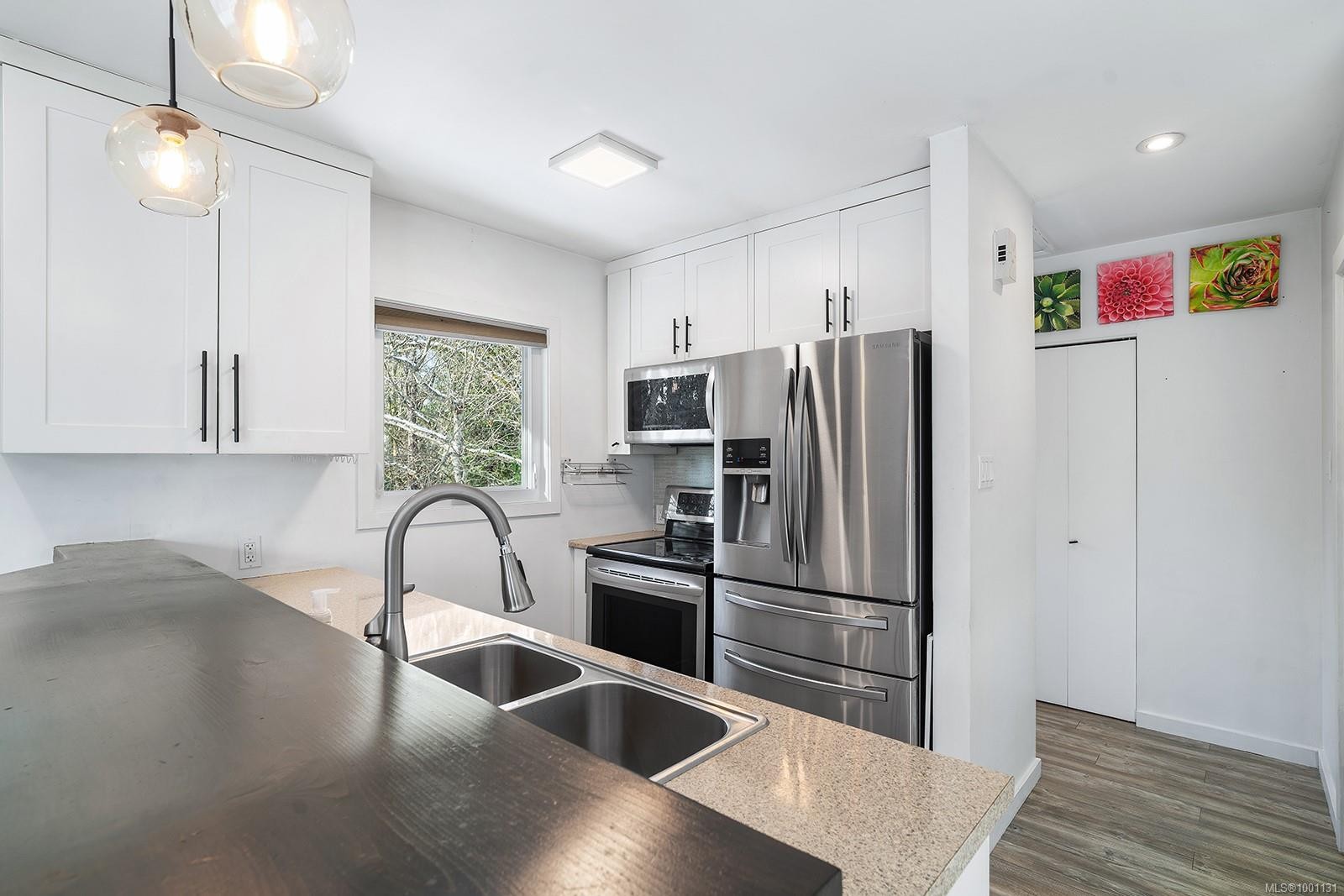 









3129


Departure Bay

Rd,
Nanaimo,




BC
V9T 1B6

