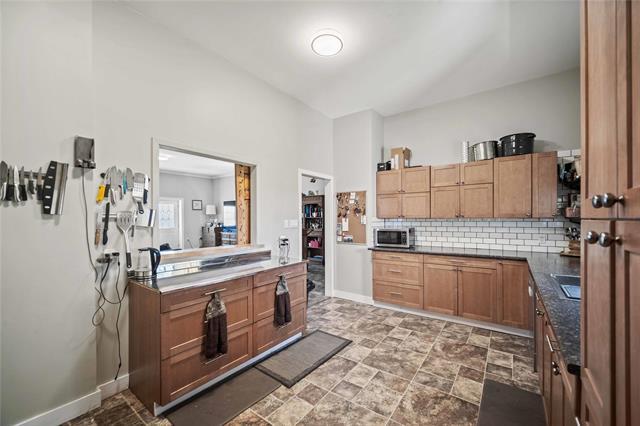 









84031


ROAD 42

RD,
Brokenhead Rm,




MB
R0E 0C0

