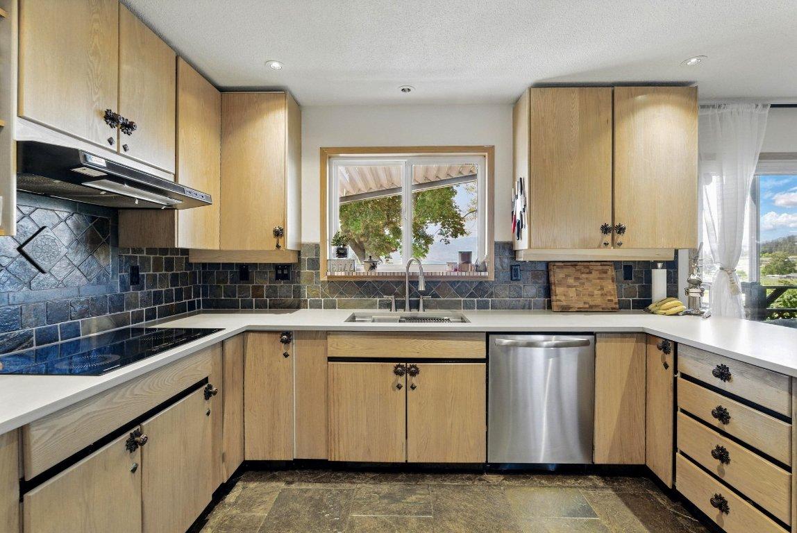 









858


Douglas

Road,
West Kelowna,




BC
V1Z 1N8

