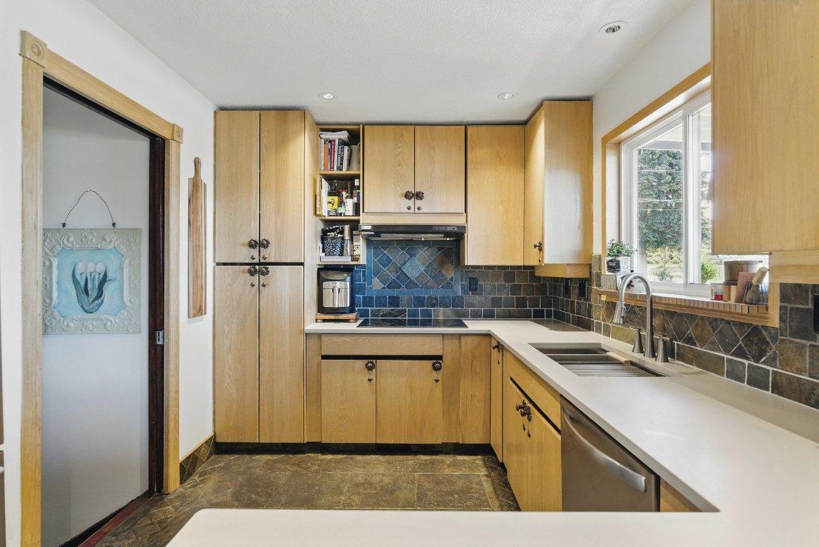 









858


Douglas

Road,
West Kelowna,




BC
V1Z 1N8

