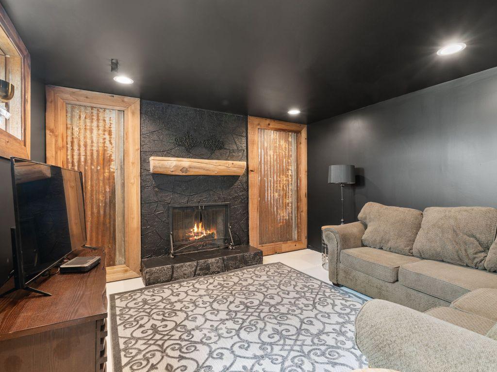 









858


Douglas

Road,
West Kelowna,




BC
V1Z 1N8

