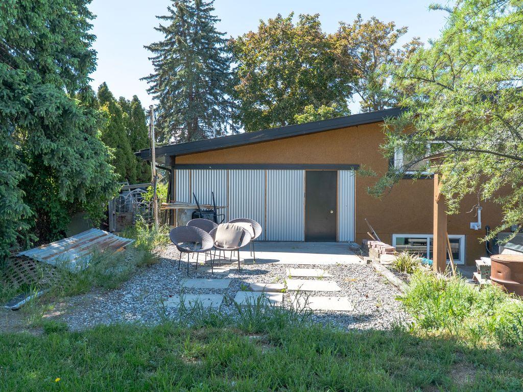 









858


Douglas

Road,
West Kelowna,




BC
V1Z 1N8

