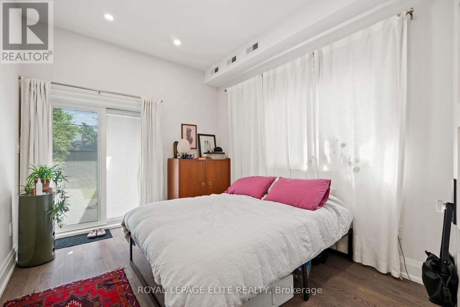 












247 CONCORD AVENUE

,
Toronto,




Ontario
M6H2P4


