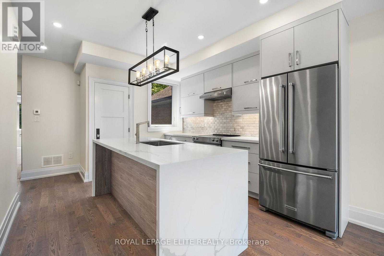 












247 CONCORD AVENUE

,
Toronto,




Ontario
M6H2P4

