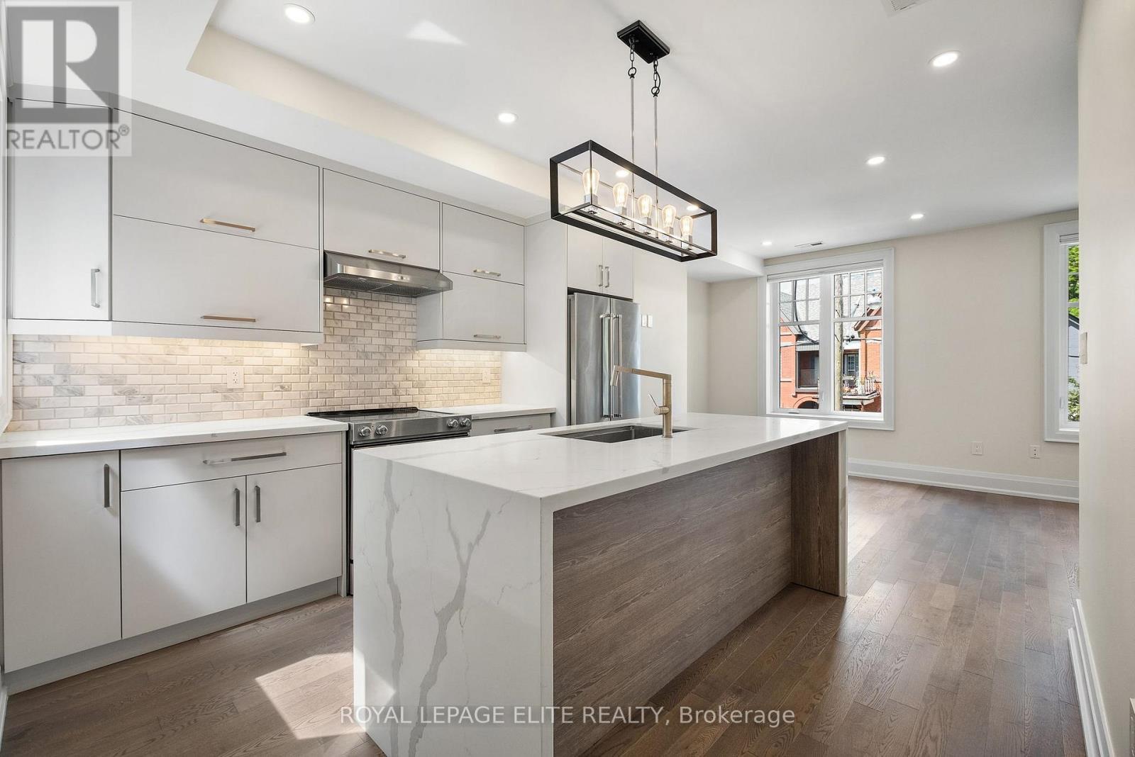 












247 CONCORD AVENUE

,
Toronto,




Ontario
M6H2P4

