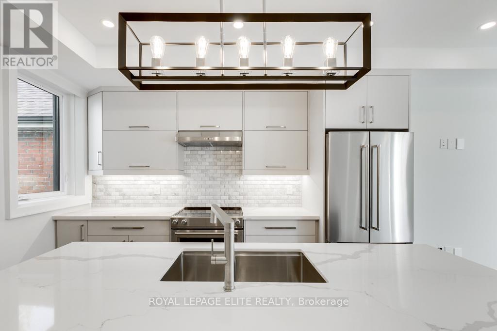 












247 CONCORD AVENUE

,
Toronto,




Ontario
M6H2P4

