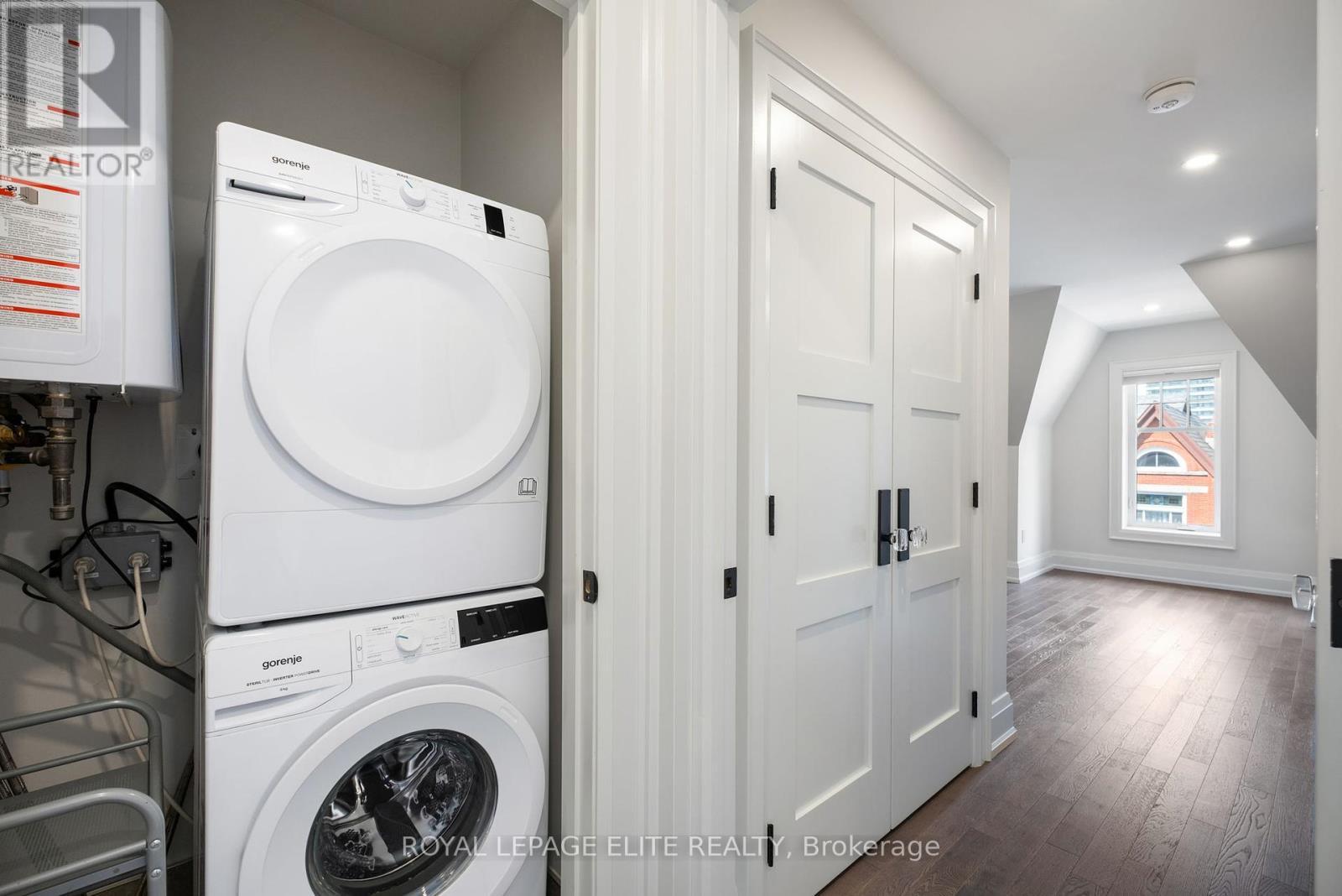












247 CONCORD AVENUE

,
Toronto,




Ontario
M6H2P4

