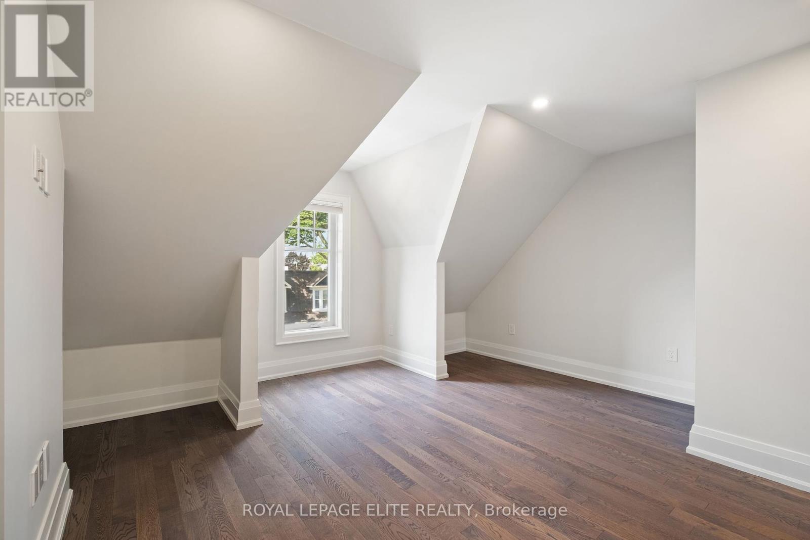 












247 CONCORD AVENUE

,
Toronto,




Ontario
M6H2P4

