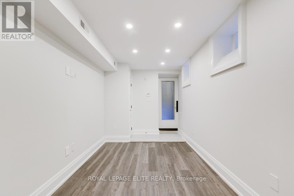 












247 CONCORD AVENUE

,
Toronto,




Ontario
M6H2P4

