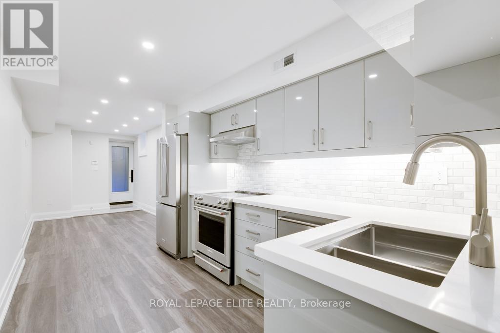 












247 CONCORD AVENUE

,
Toronto,




Ontario
M6H2P4

