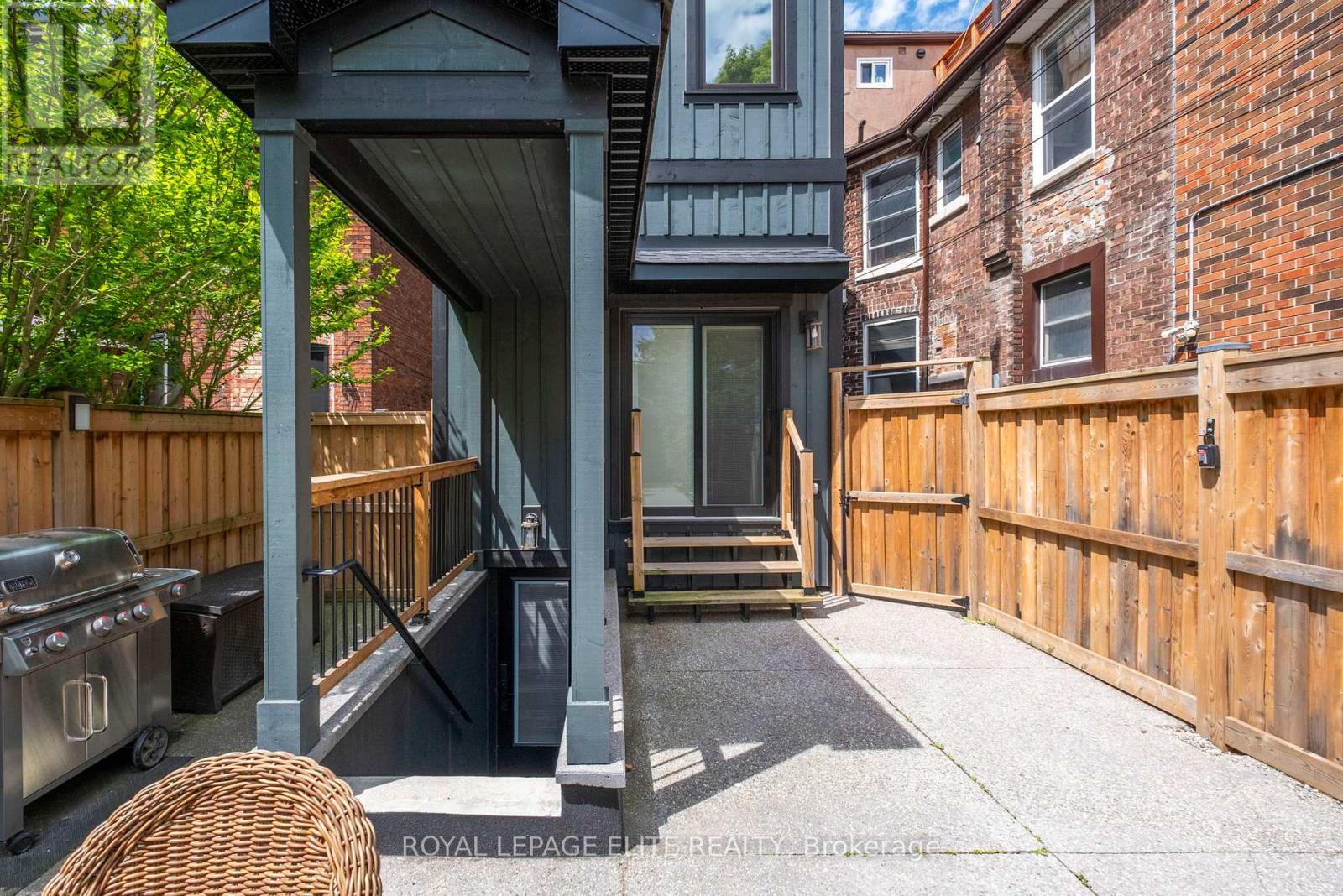 












247 CONCORD AVENUE

,
Toronto,




Ontario
M6H2P4

