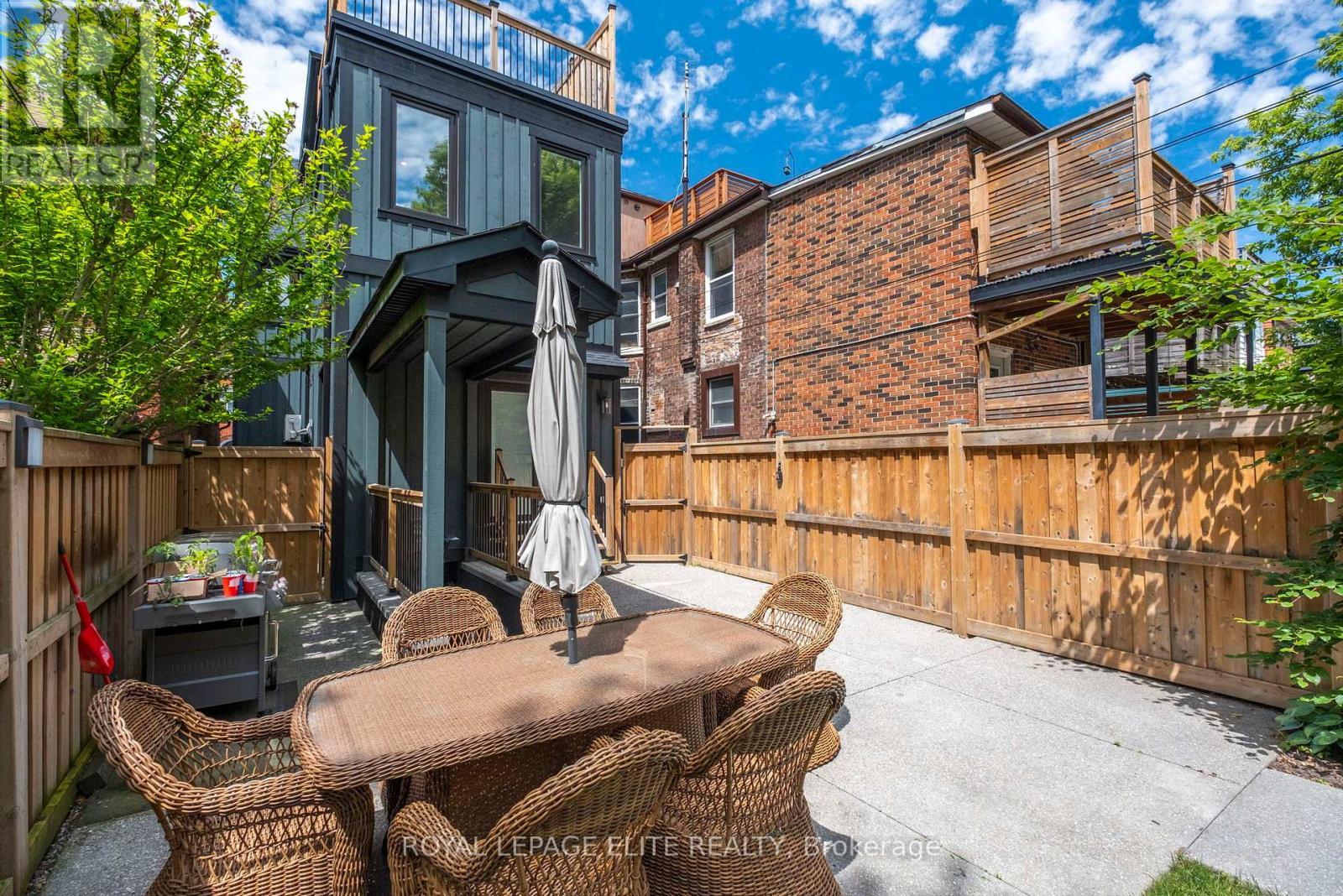 












247 CONCORD AVENUE

,
Toronto,




Ontario
M6H2P4

