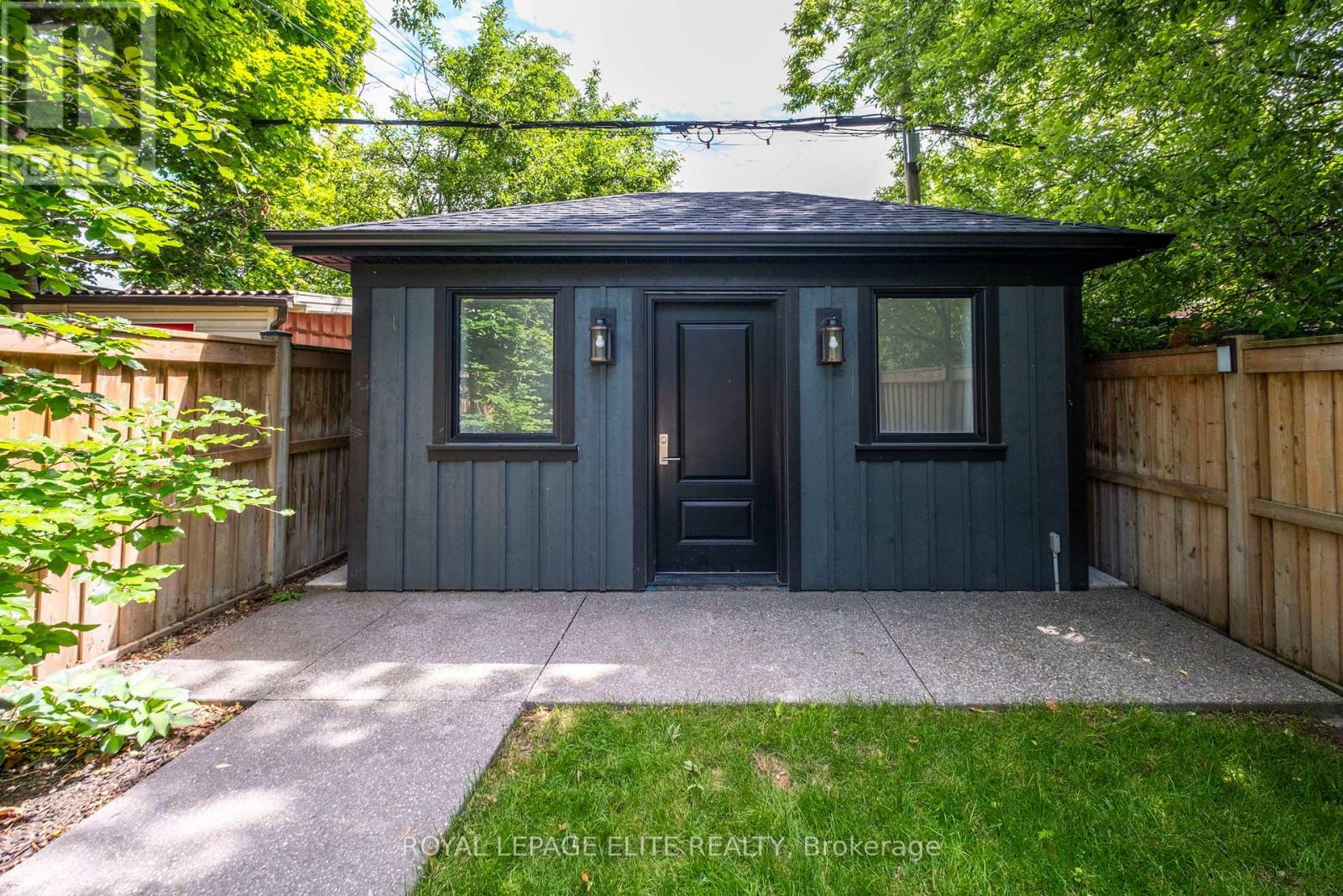 












247 CONCORD AVENUE

,
Toronto,




Ontario
M6H2P4

