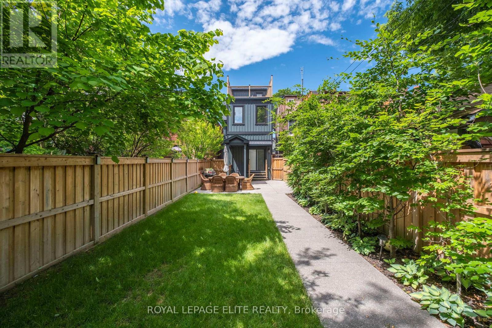 












247 CONCORD AVENUE

,
Toronto,




Ontario
M6H2P4

