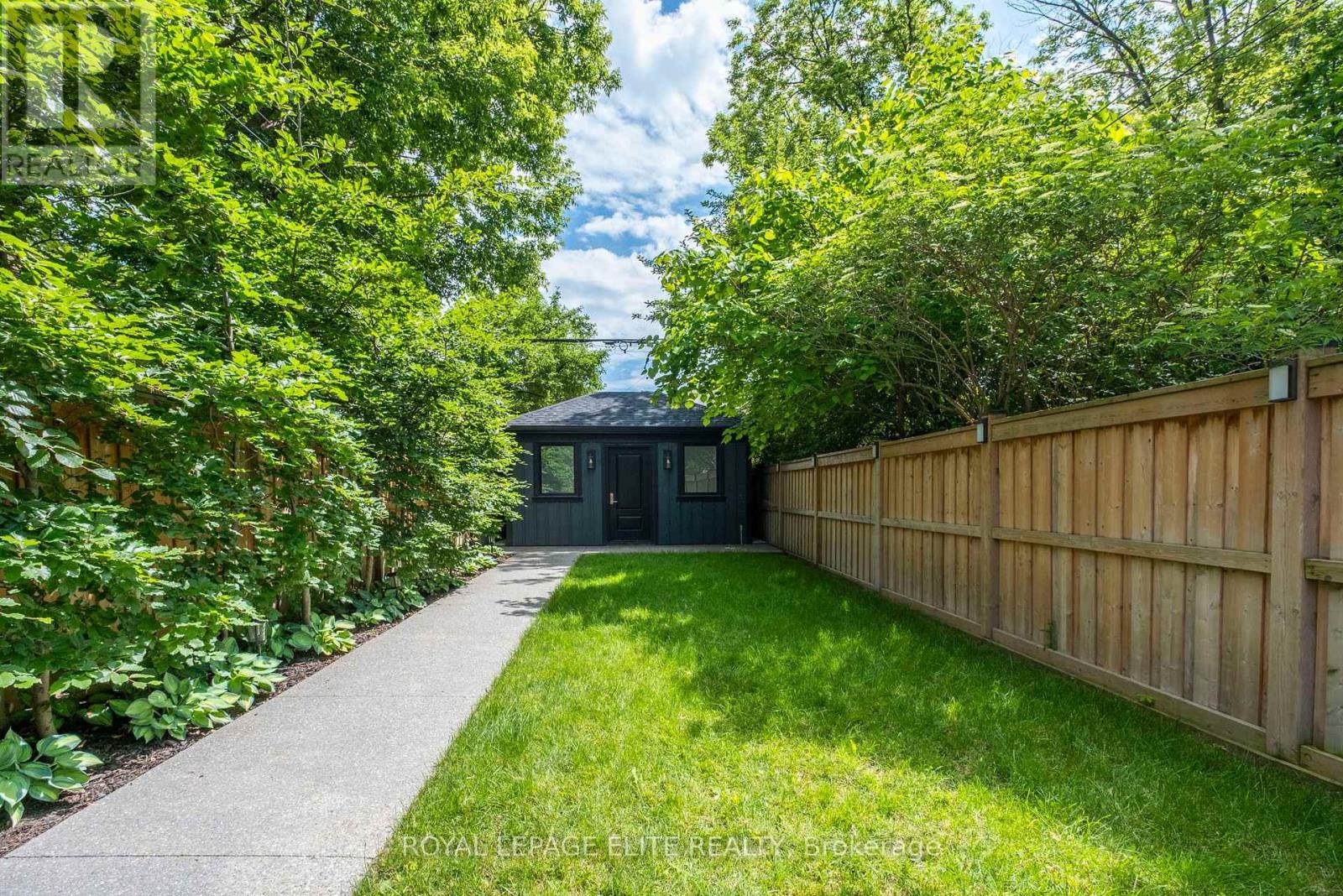 












247 CONCORD AVENUE

,
Toronto,




Ontario
M6H2P4

