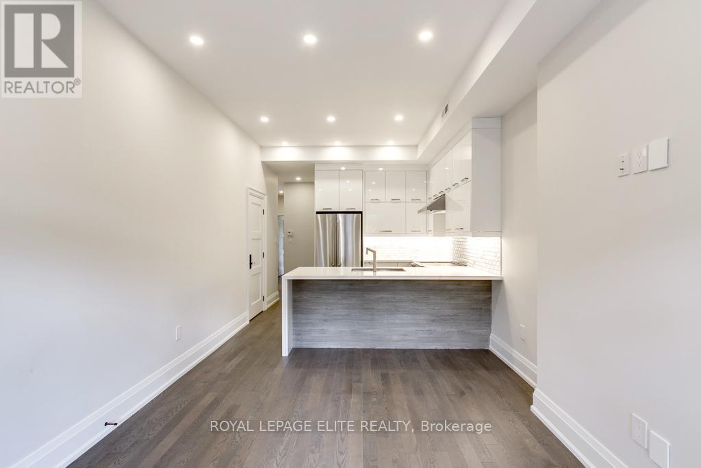 












247 CONCORD AVENUE

,
Toronto,




Ontario
M6H2P4

