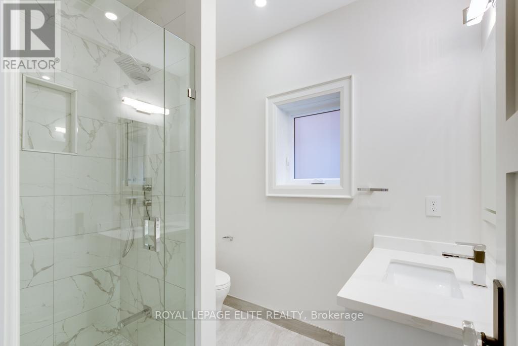 












247 CONCORD AVENUE

,
Toronto,




Ontario
M6H2P4

