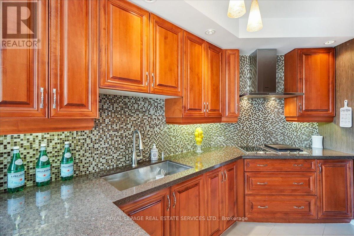 












804 - 10 BELLAIR STREET

,
Toronto,




Ontario
M5R3T8


