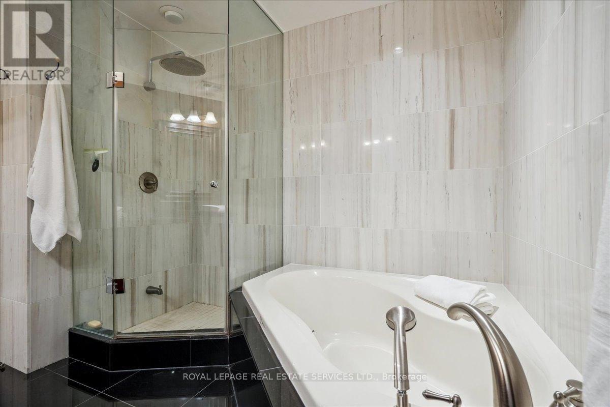 












804 - 10 BELLAIR STREET

,
Toronto,




Ontario
M5R3T8

