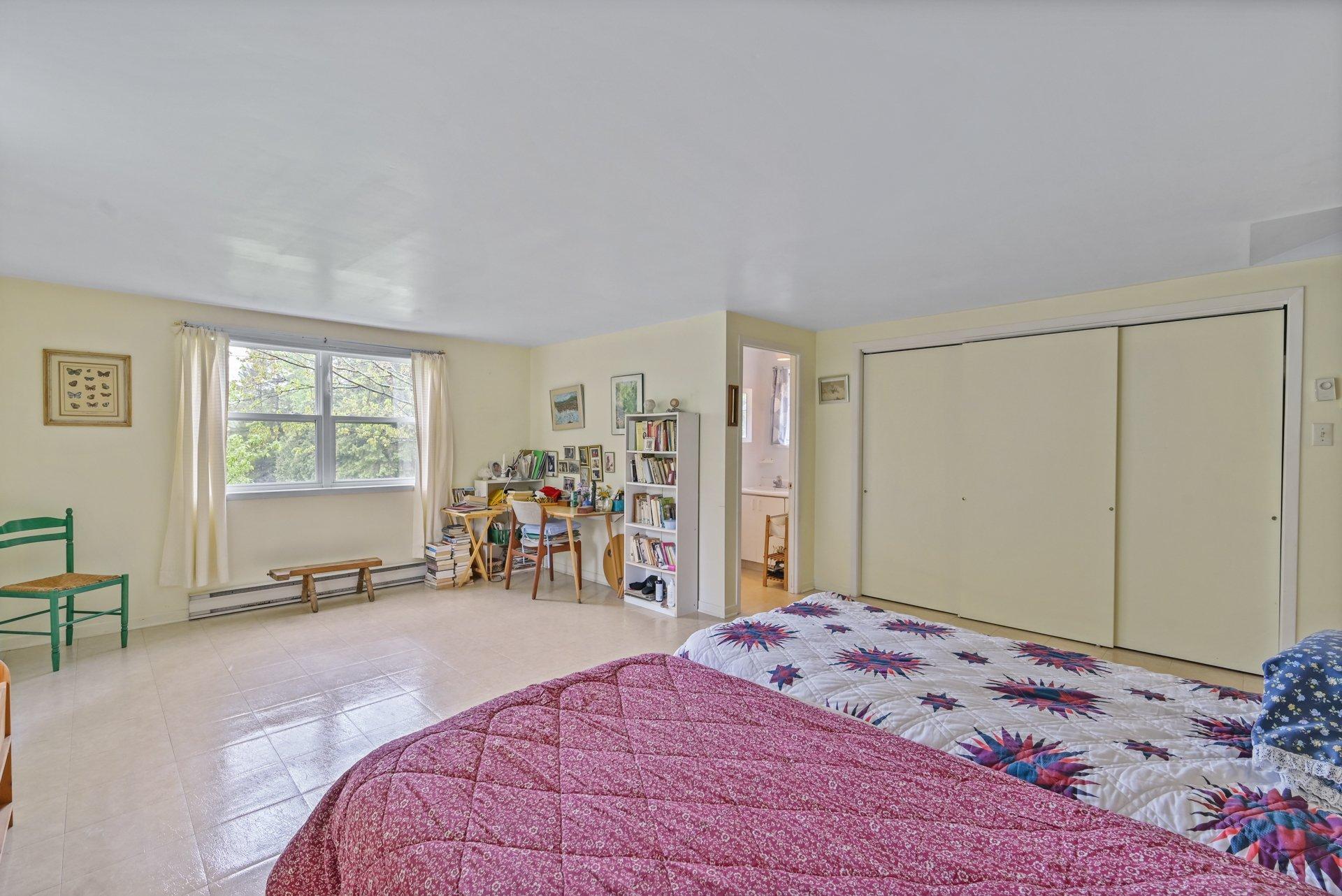 









7052


Ch. Benoit

,
Valcourt - Canton,







QC
J0E2L0

