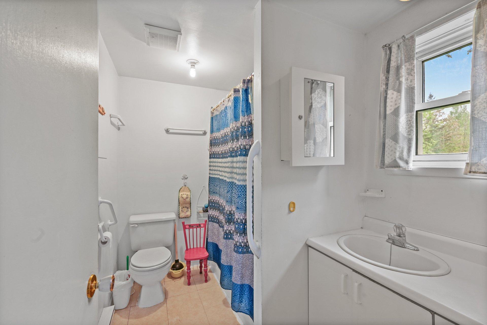 









7052


Ch. Benoit

,
Valcourt - Canton,







QC
J0E2L0

