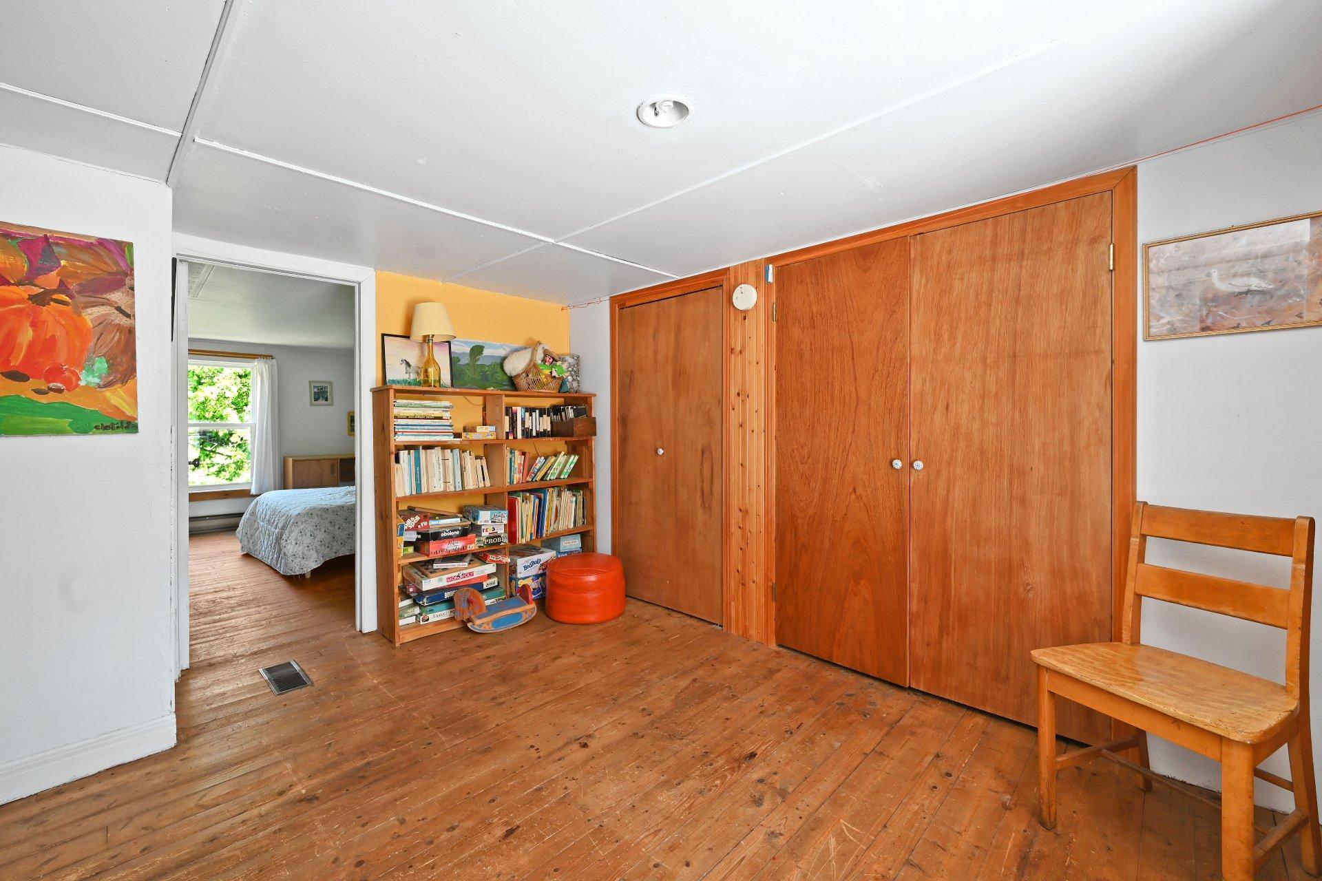









7052


Ch. Benoit

,
Valcourt - Canton,







QC
J0E2L0

