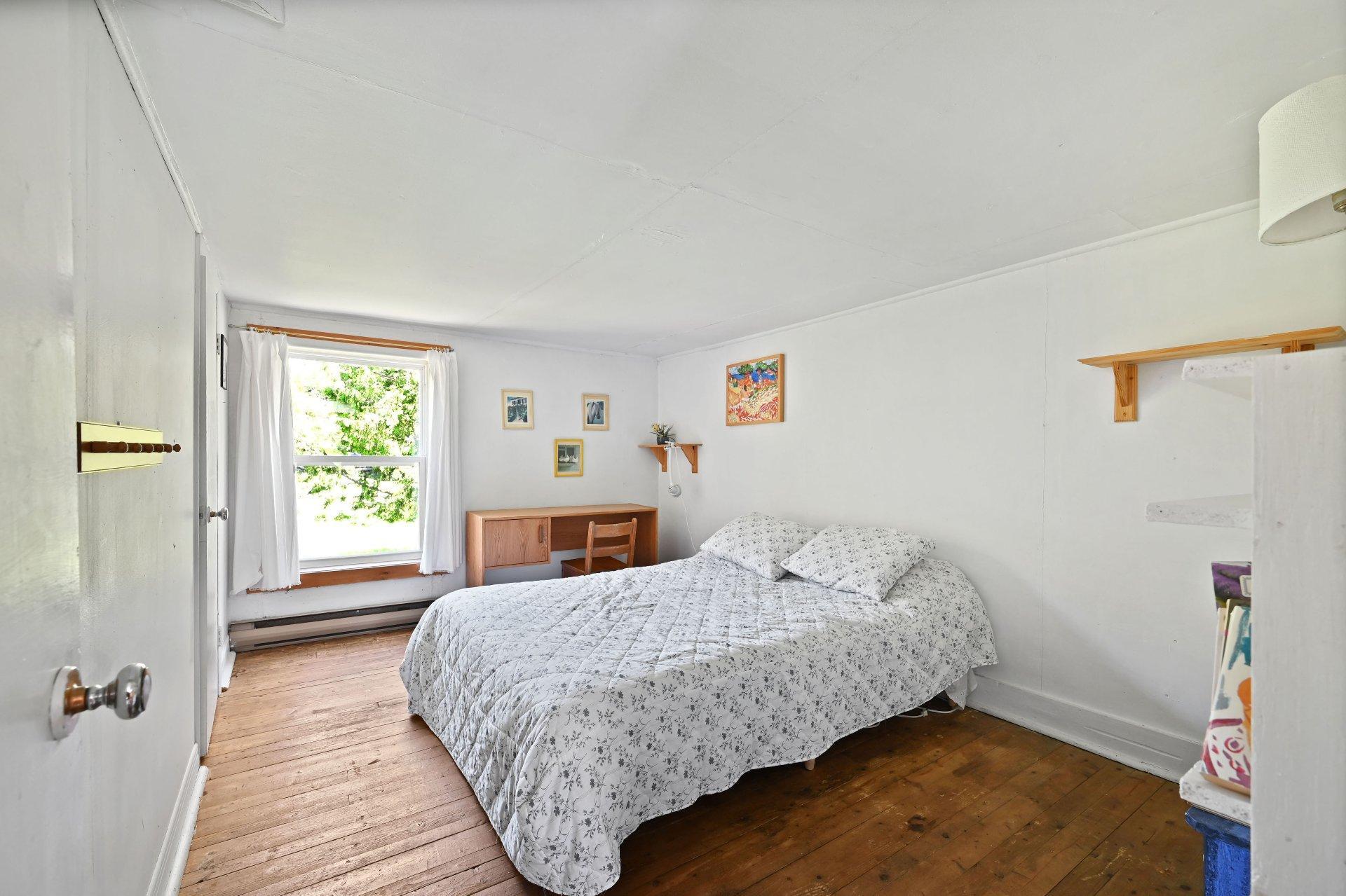 









7052


Ch. Benoit

,
Valcourt - Canton,







QC
J0E2L0

