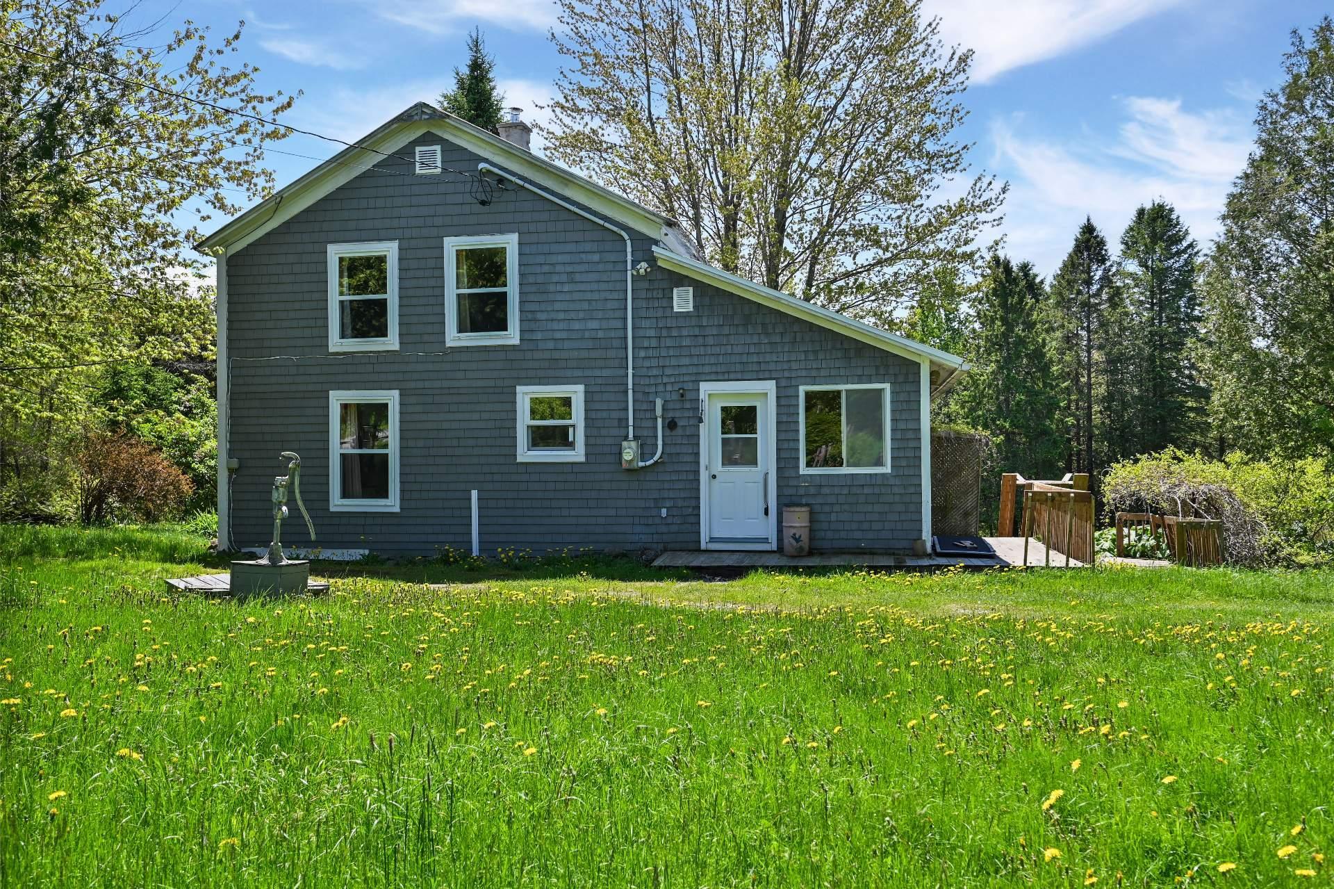









7052


Ch. Benoit

,
Valcourt - Canton,







QC
J0E2L0

